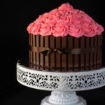 Kitkat-Floral-Cake